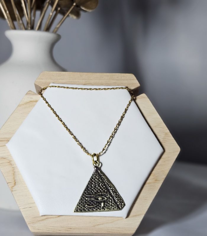 Handgemachte Halskette aus Kupfer mit einem Pyramiden-Anhänger